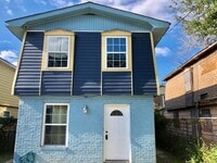 Building Photo - 4 Bedroom 2.5 Bath House in North Central - Downtown Charleston