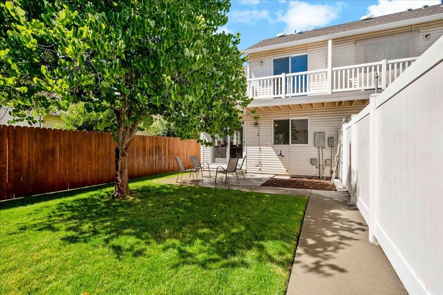 Building Photo - 3013 W Pleasanton Ave