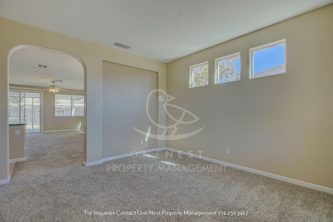 Building Photo - Beautiful 4 BD 2 BA Lincoln Home