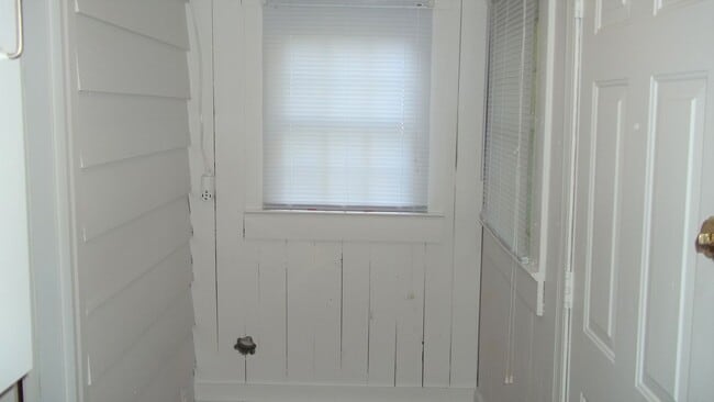 Building Photo - 206 Hudson St