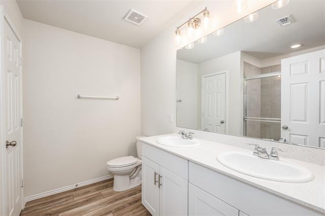 Building Photo - 321 Glenwick Ln