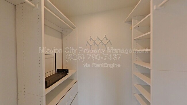 Building Photo - 432 Via Rosa