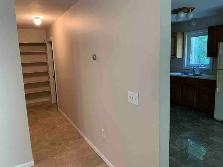 Building Photo - 329 Old Lake Shore Rd