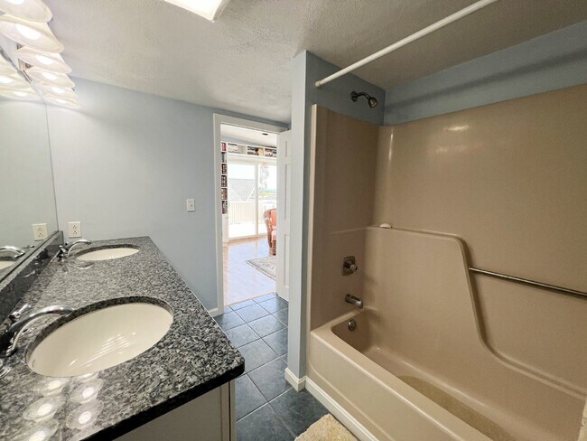 Building Photo - WINTER RENTAL Beach-front condo September ...