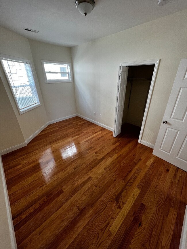 Building Photo - 57 Woodford St