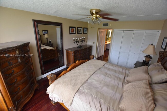 Building Photo - 3800 Oaks Clubhouse Dr