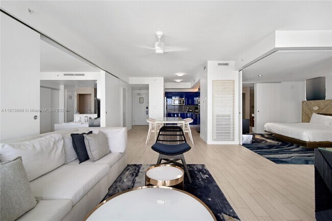 Building Photo - 3101 Bayshore Dr