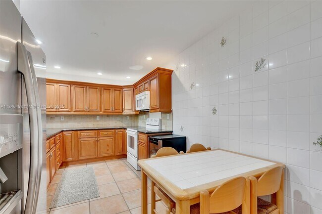 Building Photo - 151 Crandon Blvd