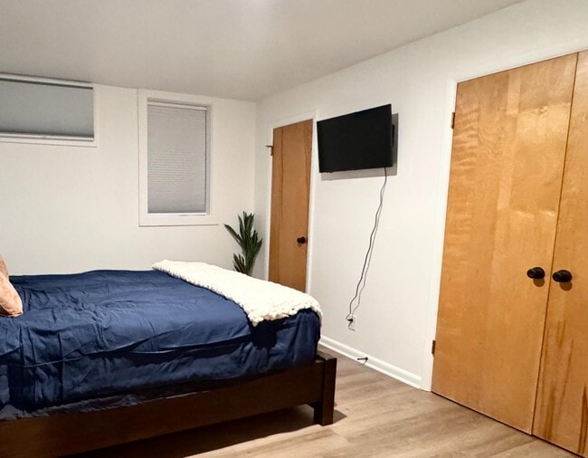 Building Photo - 1305 9th St W