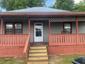 Building Photo - 1500 N Railroad St