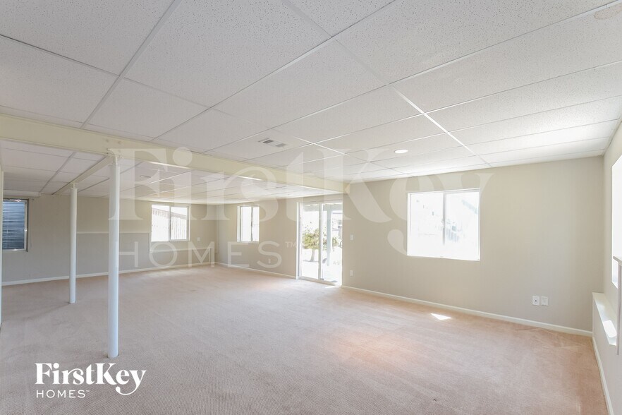Building Photo - 15882 E 107th Ave