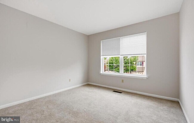 Building Photo - 362 Hamilton Dr