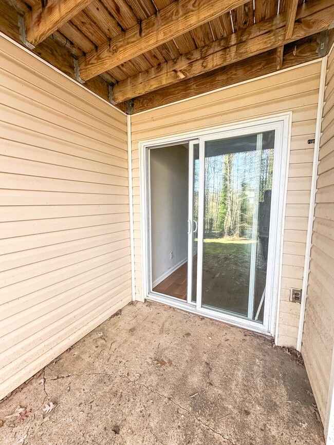 Building Photo - 2 bedroom/2.5 bathroom condo in Gainesville City Limits