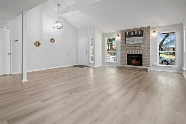 Building Photo - 3323 Peachwood Ln
