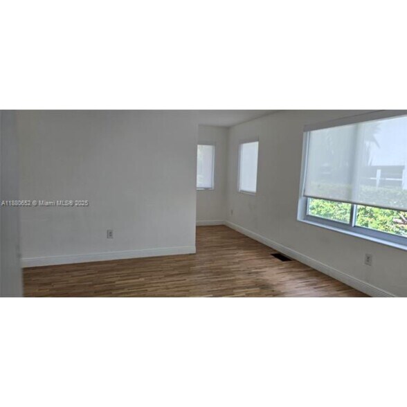 Building Photo - 3915 Ponce de Leon Blvd