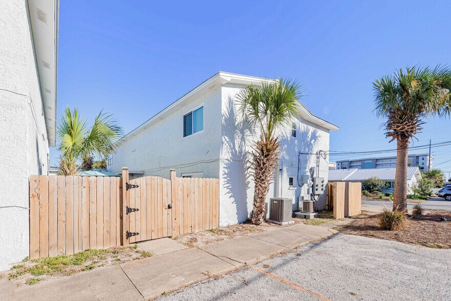 Building Photo - 306 Barracuda Ave