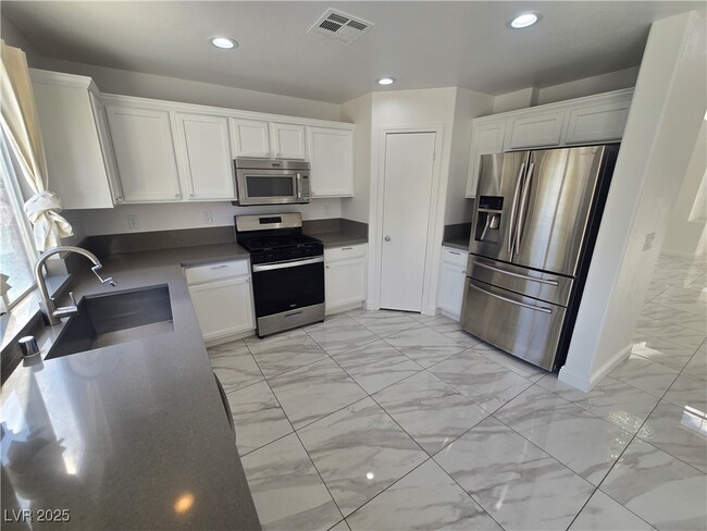 Building Photo - 9893 Canyon Peak Dr