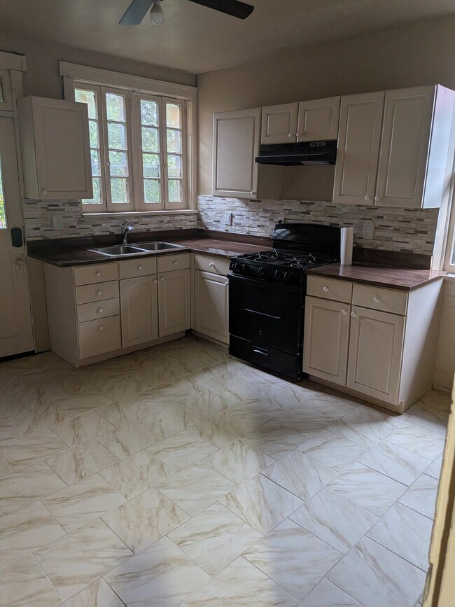 Building Photo - 4825 Farlin Ave
