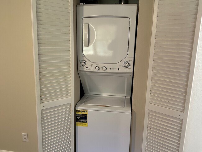 Building Photo - 1769 High School Dr