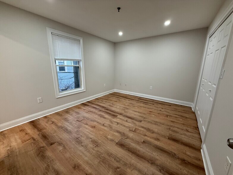 Building Photo - 135 Calumet St