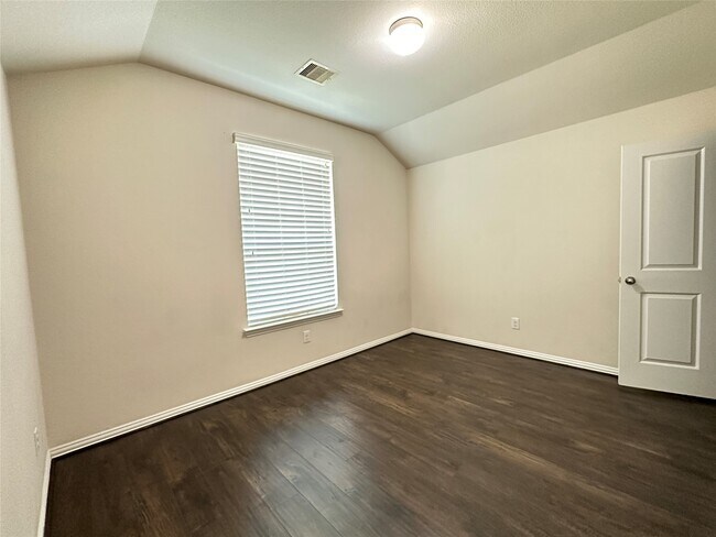 Building Photo - 16030 Dehay Ln