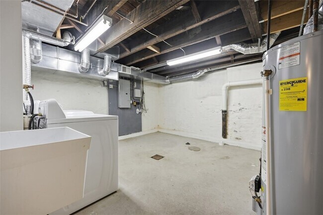 Building Photo - 326 Hailman St