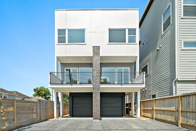 Building Photo - 1406 Valentine St