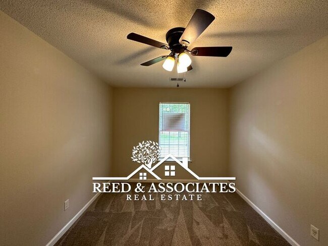 Building Photo - 3 Bedroom Near Gallaway, TN