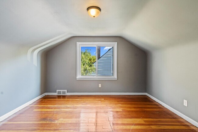 Building Photo - 11419 Somerset Ave