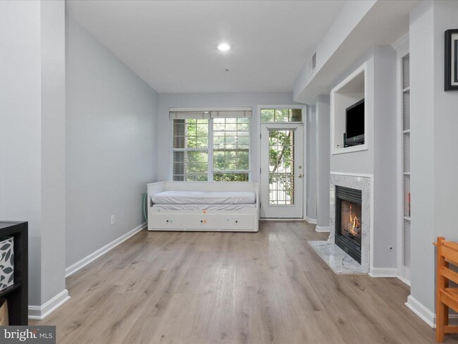 Building Photo - 2665 Manhattan Pl