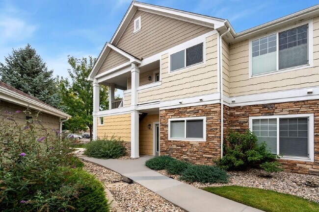 Building Photo - Bright & Spacious 2 Bedroom, 2 Bath Condo