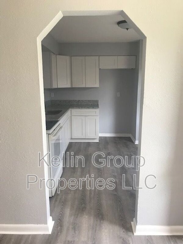 Building Photo - 1027 N Brunnell Pkwy