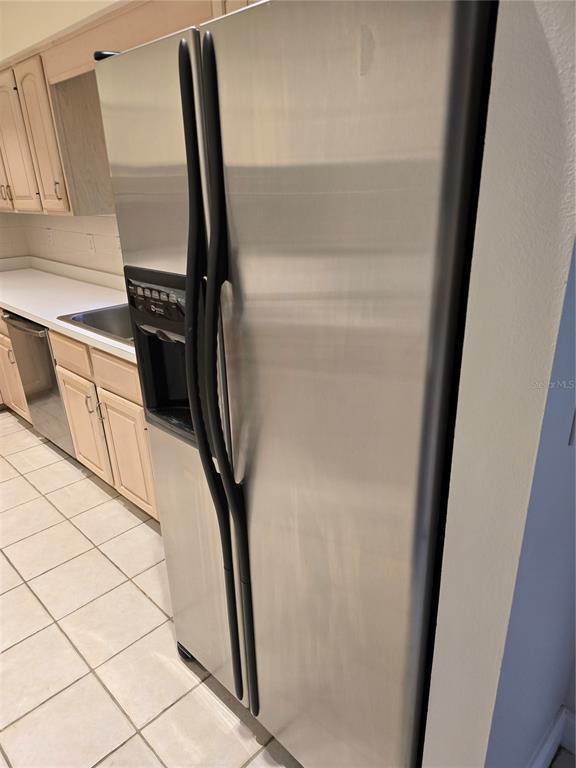 Building Photo - 8701 Village Green Blvd