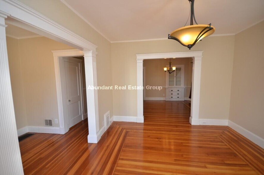 Building Photo - 11 Fairfield St