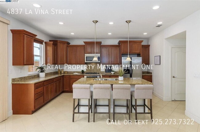 Building Photo - 4837 La Vina St