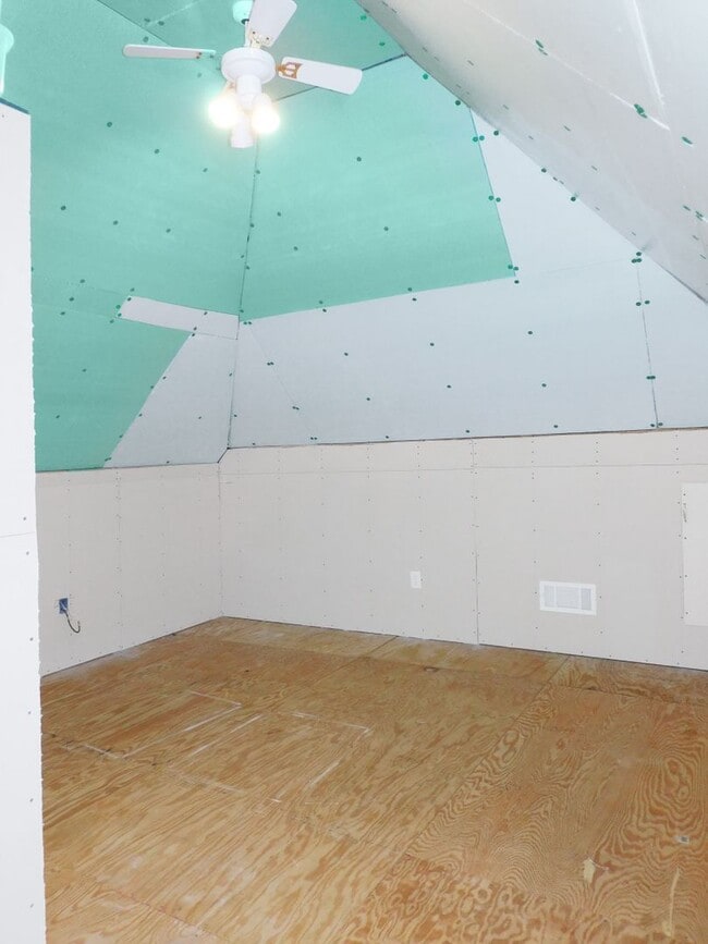 Building Photo - 48145 Mayflower Dr