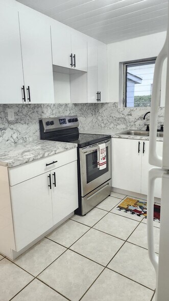 Building Photo - 8883 SW 126th Ter