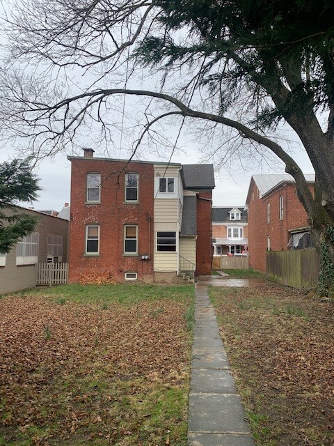 Building Photo - 150 S East St