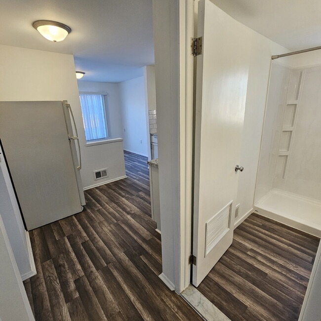 Building Photo - Completely Remodeled 1 Bedroom Condo in Warren – Private Basement Laundry + Storage Room!