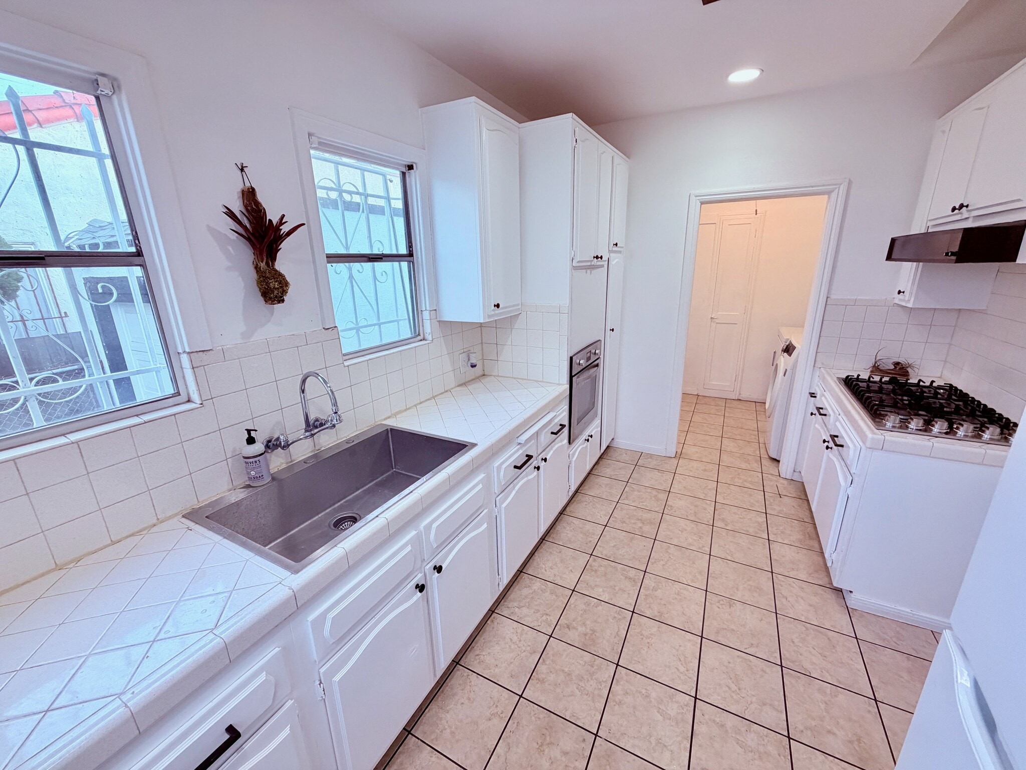 Building Photo - 6000 4th Ave