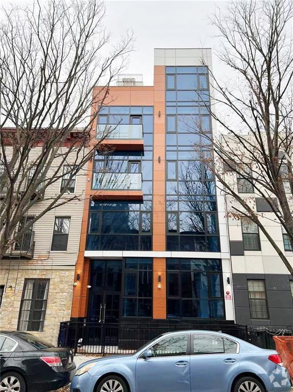Building Photo - 163 MacDougal St