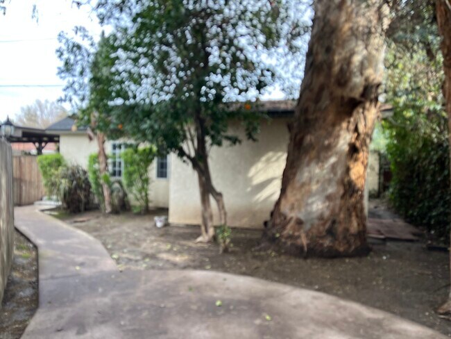 Building Photo - 6006 Donna Ave