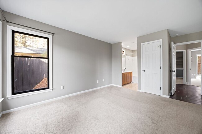 Building Photo - Charming 3BR Home with Large Private Yard Near Downtown Raleigh