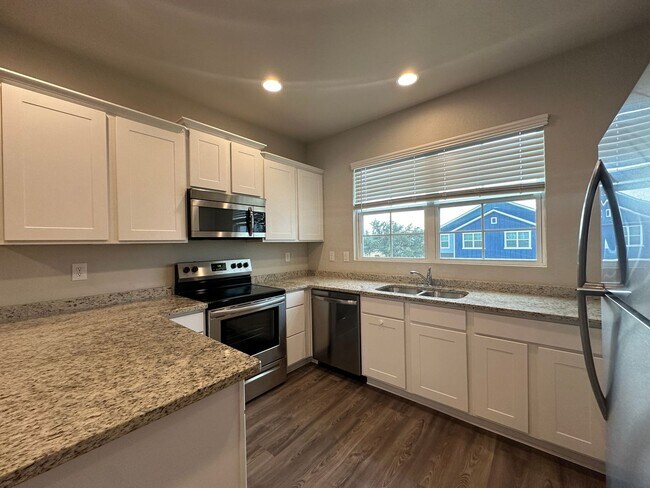 Building Photo - Townhome for Rent