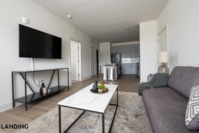 Building Photo - 404 W 26th St