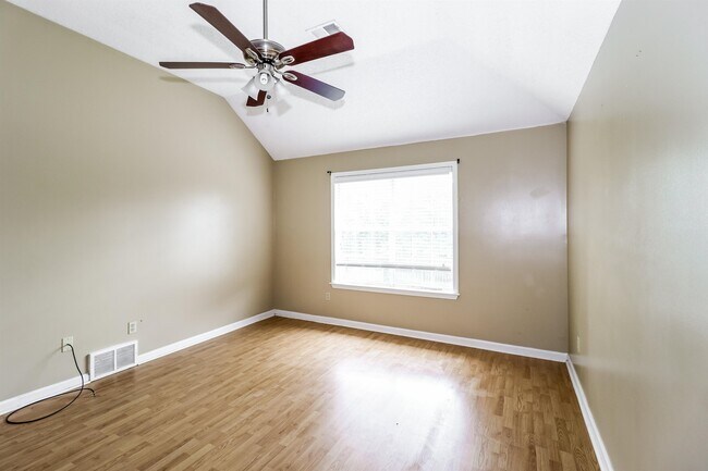 Building Photo - 827 Tropicana Dr E