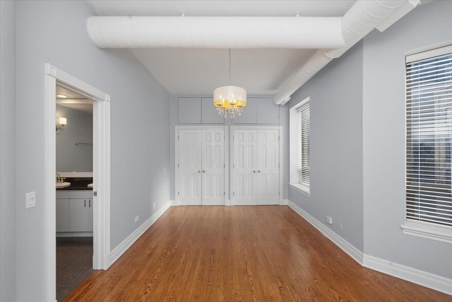 Building Photo - 501 N Wells St