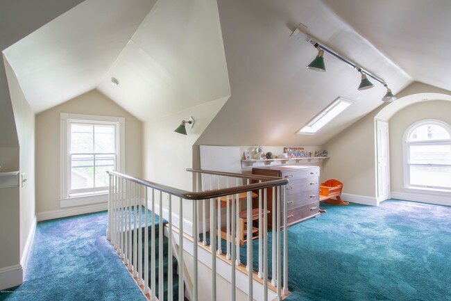 Building Photo - 905 Broad St