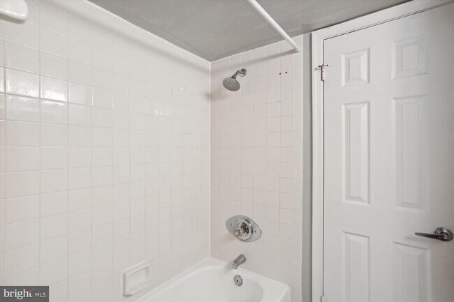 Building Photo - 10101 Grosvenor Pl