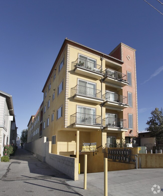 Primary Photo - 6716 Vineland Ave